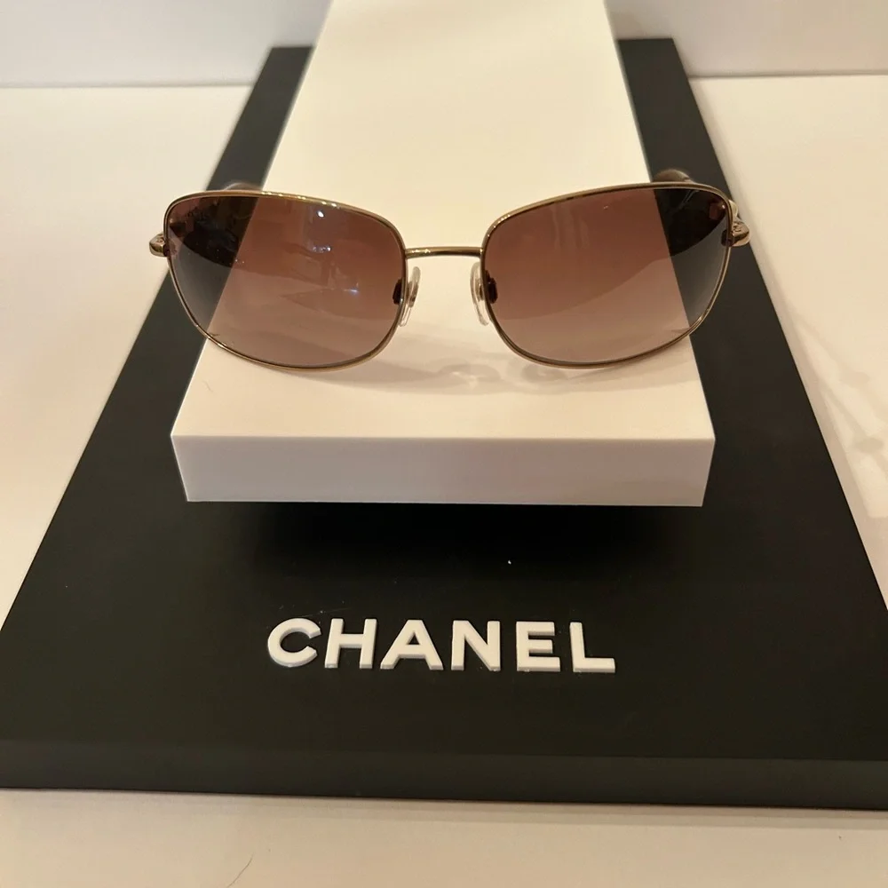 CHANEL Gold Sunglasses with Pearl Embellishment - Picture 6 of 9